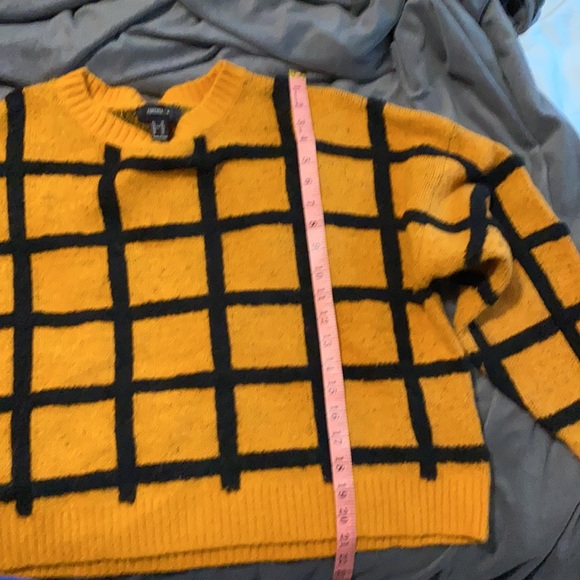 Cropped Yellow and Black Sweater FOREVER 21+ - Picture 3 of 5